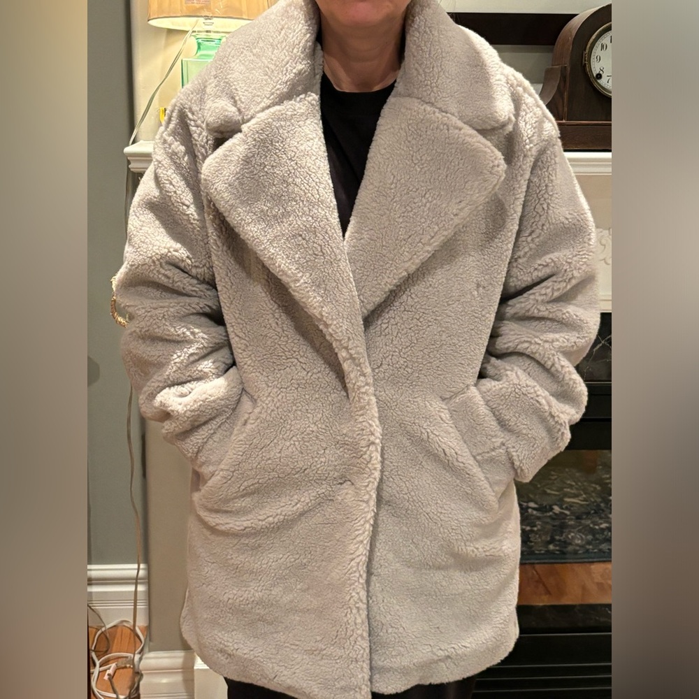 Abercrombie & Fitch Women’s Fuzzy Teddy Coat, size M